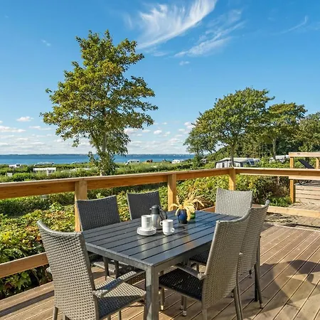 2 Bedroom Stunning In *