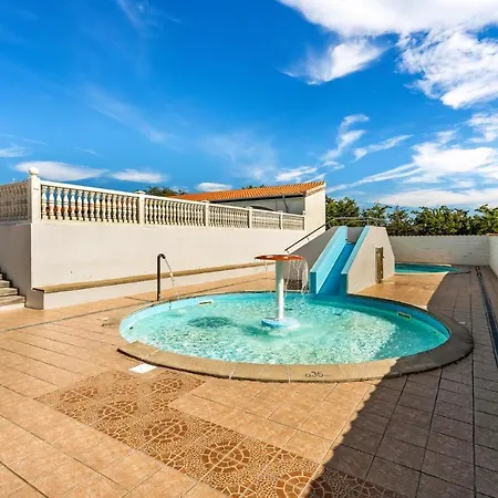2 Bedroom Stunning In Holiday home
